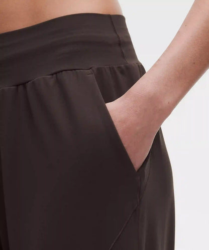 Groove Low-Rise Relaxed Cinch Pant *Short