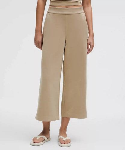 Softstreme High-Rise Wide-Leg Cropped Pant