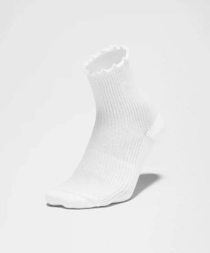 Unisex Lettuce Edge Quarter Socks