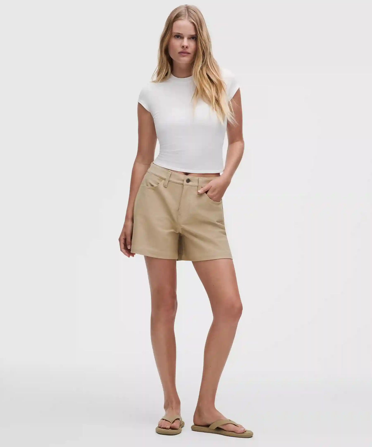 EasyFive Mid-Rise Short 4.5"