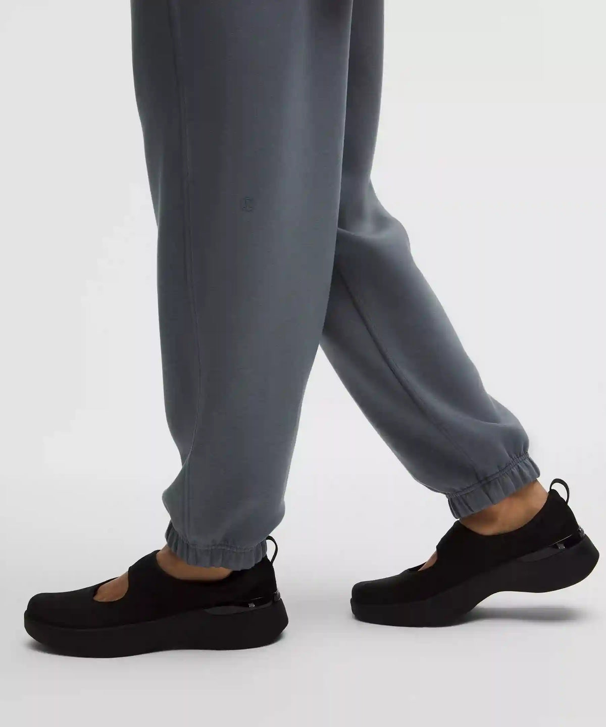Smooth Spacer Mid-Rise Jogger *Wash