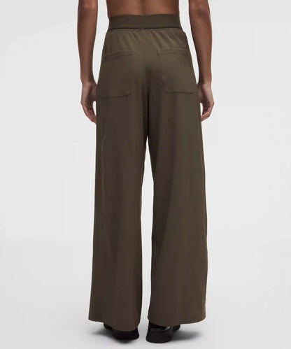 Swift High-Rise Wide-Leg Pant *Logo Waistband