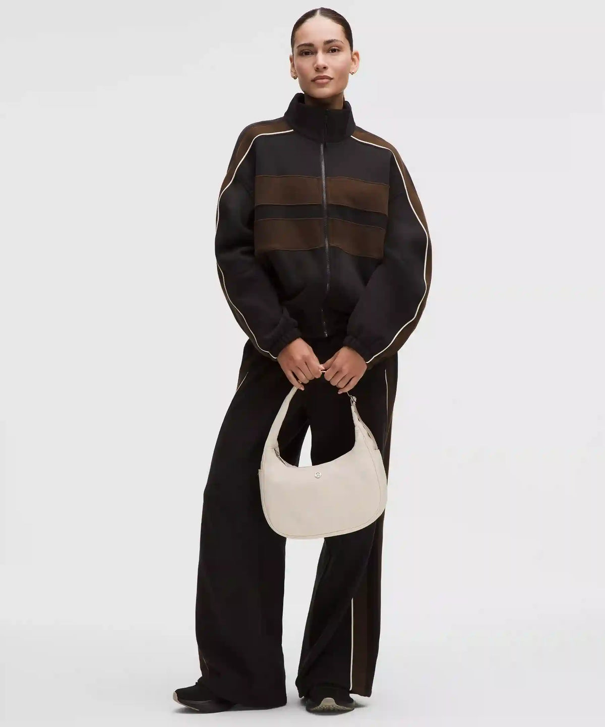 City Essentials Shoulder Bag 4L