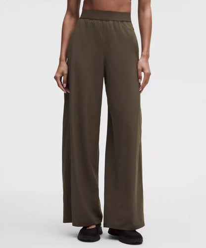 Swift High-Rise Wide-Leg Pant *Logo Waistband