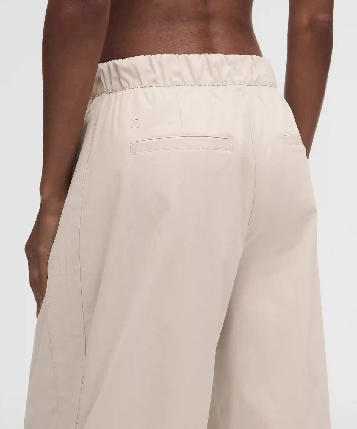 Woven Mid-Rise Barrel-Leg Pant *Regular