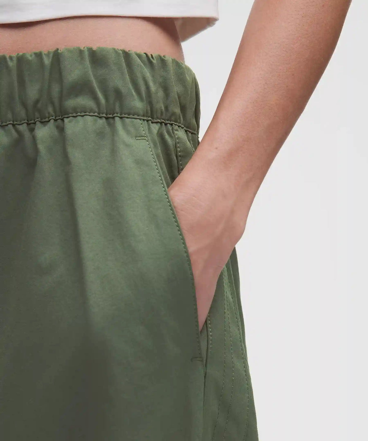 Woven Mid-Rise Barrel-Leg Pant *Regular