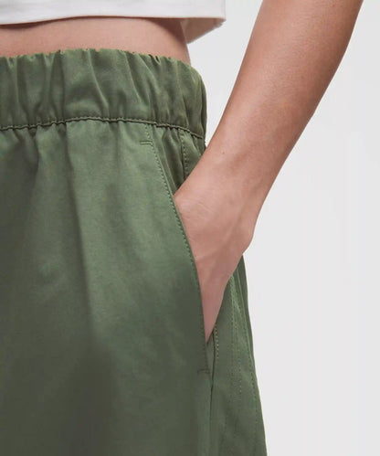 Woven Mid-Rise Barrel-Leg Pant *Regular
