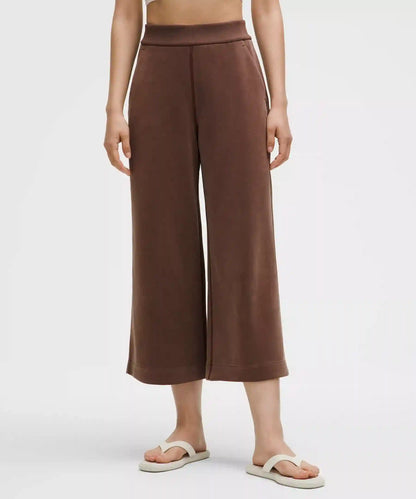 Softstreme High-Rise Wide-Leg Cropped Pant